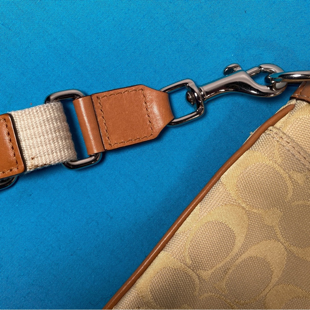 Coach Crossbody Bag w/hang tag - Picture 5 of 10